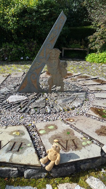 19 Giant Sundial