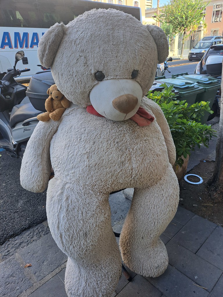 2 Giant Bear