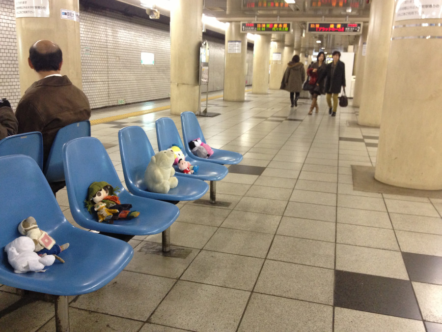 15 Tokyo Metro's Nijubashimae Station on the Chiyoda Line - 7.12.14 15 Tokyo Metro's Nijubashimae Station on the Chiyoda Line - 7.12.14