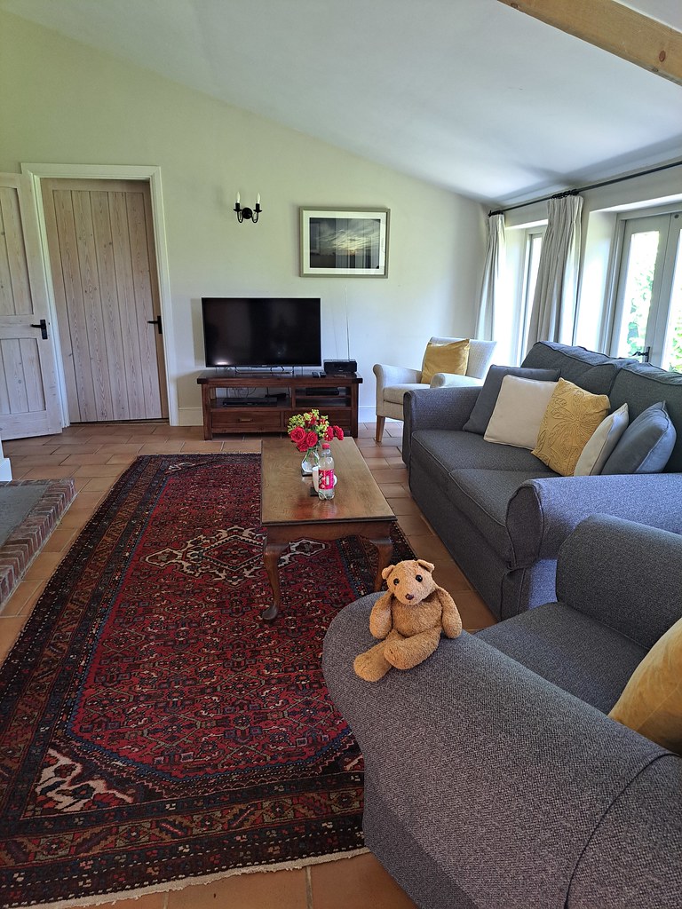 6 Cottage Lounge