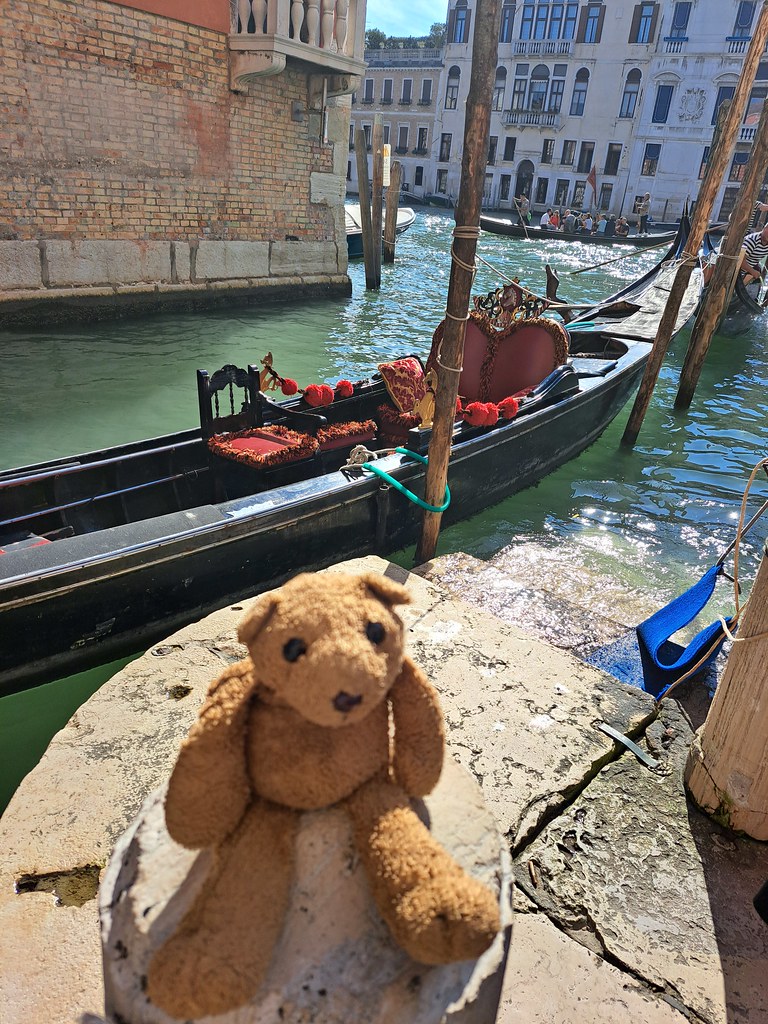 3 Gondola