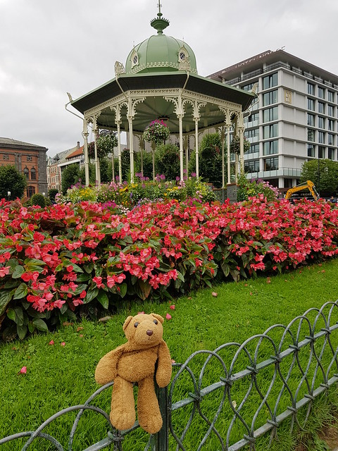 3 Bandstand