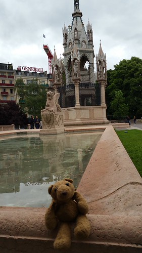 10 G-Monument
